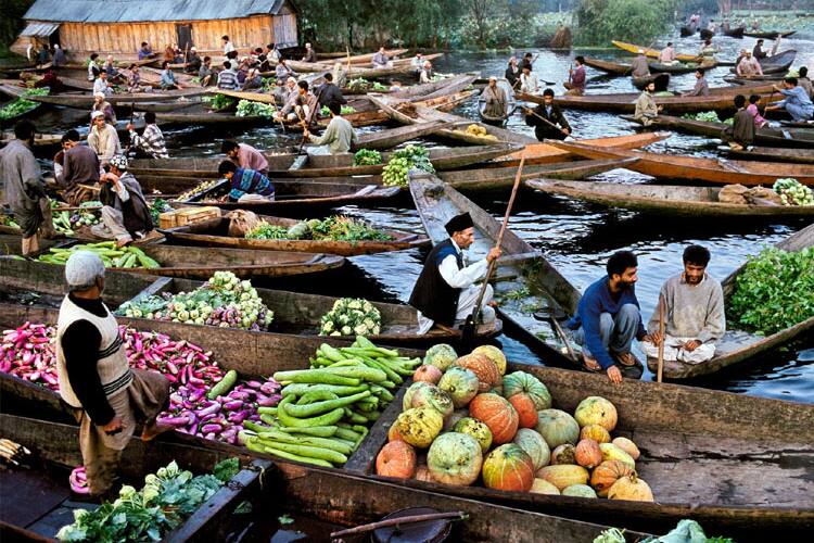 Taj Mahal Houseboat, Srinagar 4